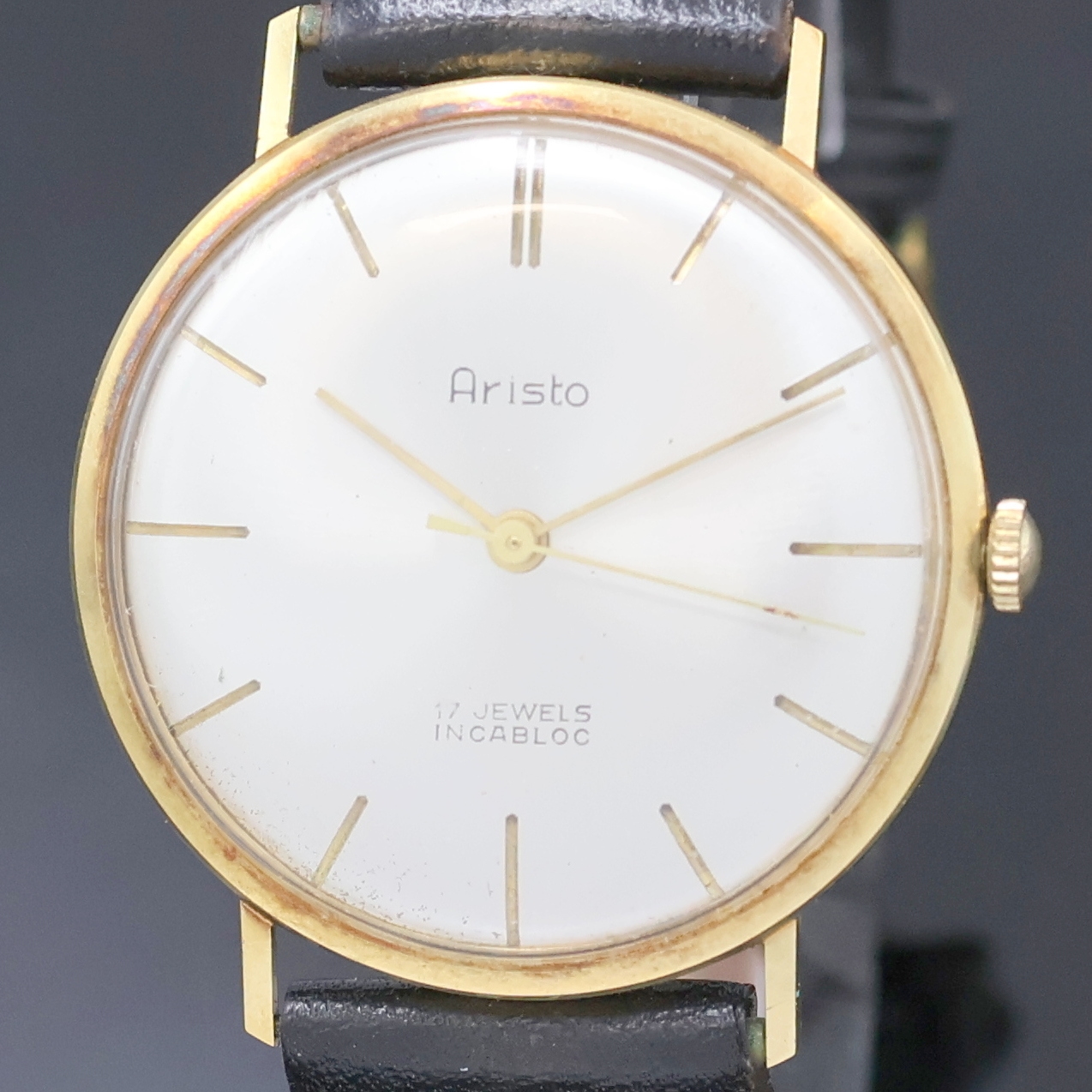 Detail a: ARISTO Armbanduhr in GG 585/000, Deutschland um 1965, Handaufzug, Boden aufgedr., silb. Zifferbl. m. gold. Std.-Ind., gold. Zeiger, Kal. PUW360, 17 ...