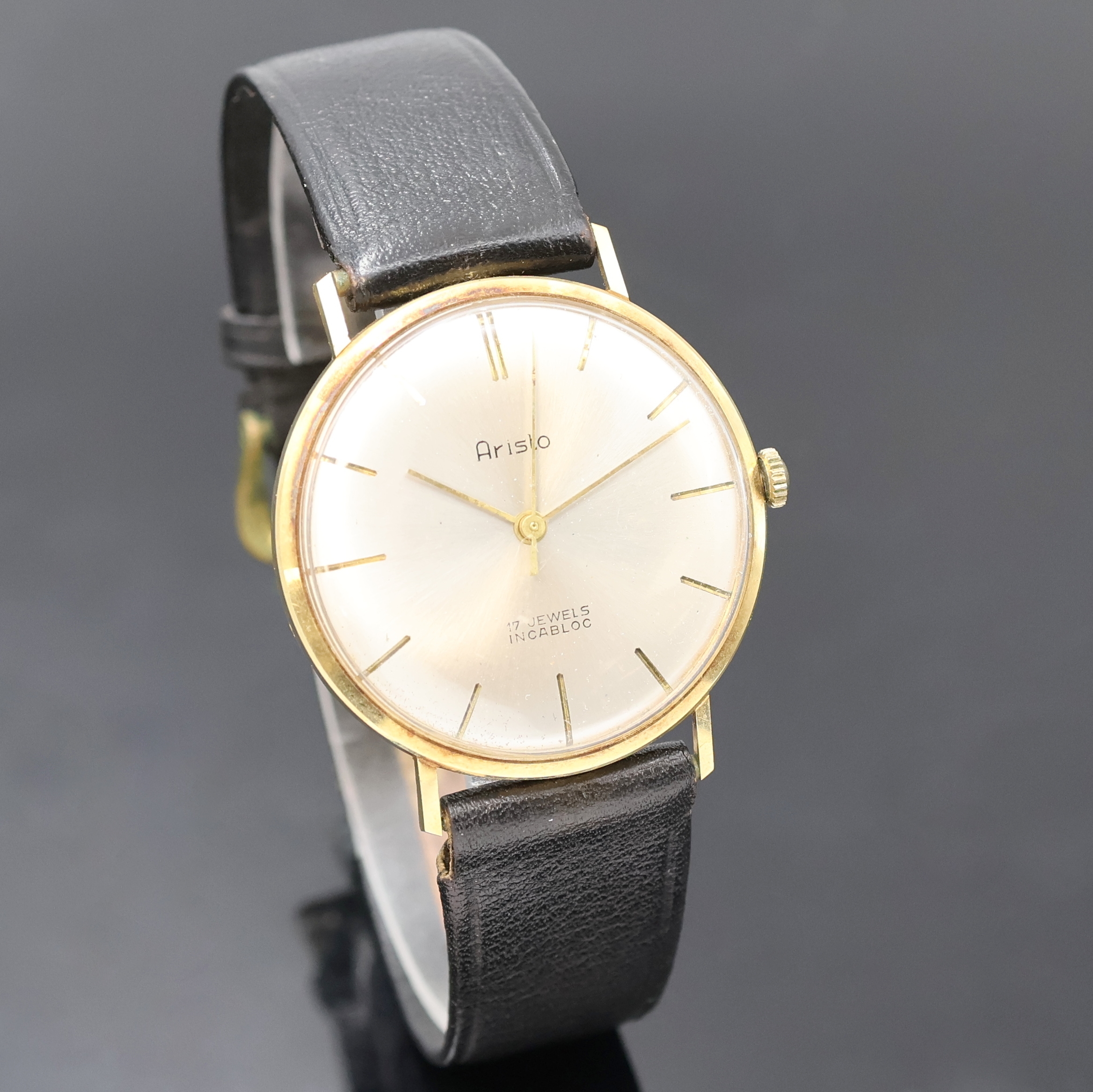 Detail b: ARISTO Armbanduhr in GG 585/000, Deutschland um 1965, Handaufzug, Boden aufgedr., silb. Zifferbl. m. gold. Std.-Ind., gold. Zeiger, Kal. PUW360, 17 ...