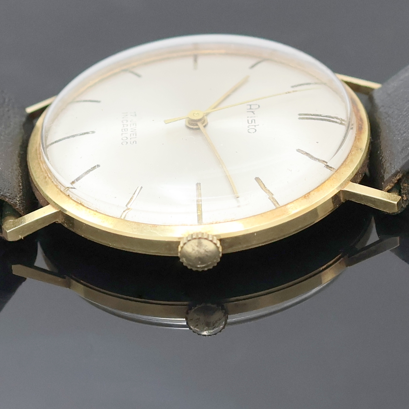Detail d: ARISTO Armbanduhr in GG 585/000, Deutschland um 1965, Handaufzug, Boden aufgedr., silb. Zifferbl. m. gold. Std.-Ind., gold. Zeiger, Kal. PUW360, 17 ...