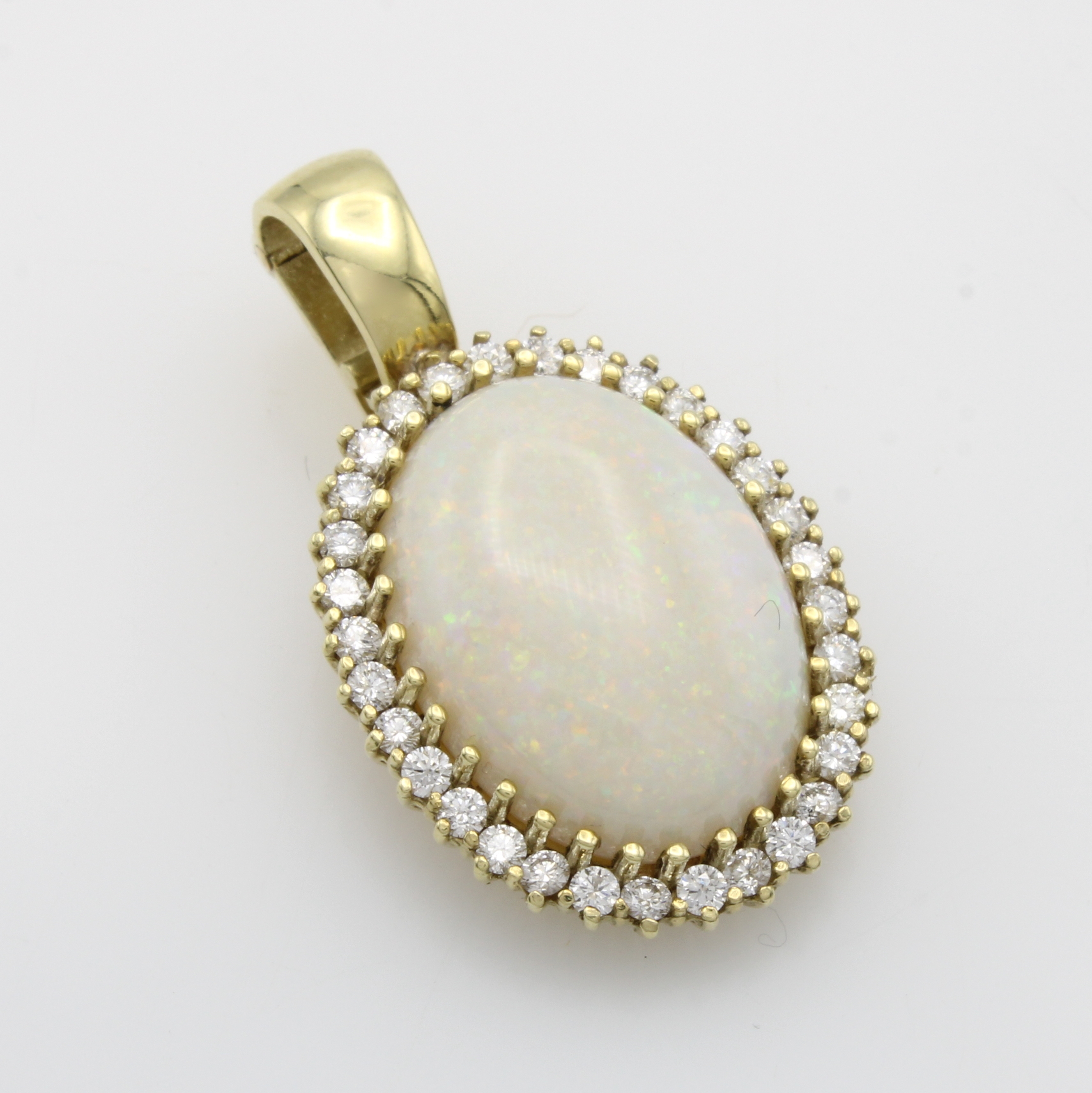 Image 27029771 - Clipanhänger mit Opal und Brillanten, GG 585/000, ovaler Opal ca. 11.78 ct umgeben v. ...