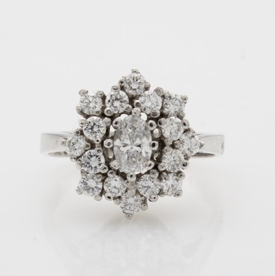 Image Ring mit Diamant und Brillanten, WG 750/000,ovaler Diam. u. Brill. zus. ca. 0.95 ct ...