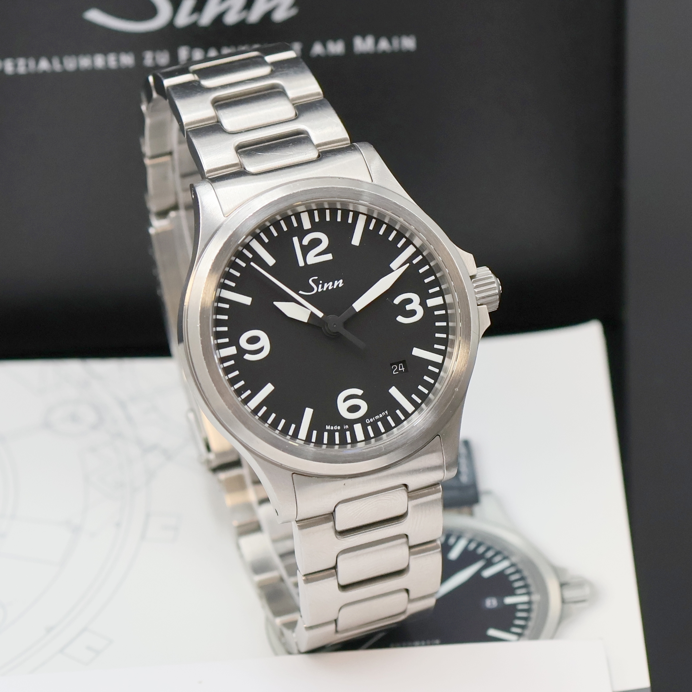 Detail b: SINN 556 Armbanduhr in Stahl, Deutschland verk. lt. beil. Pap. 04/2022, Automatik, beids. vergl. Geh. inkl. orig. Gliederband m. Faltschl., Boden u. ...
