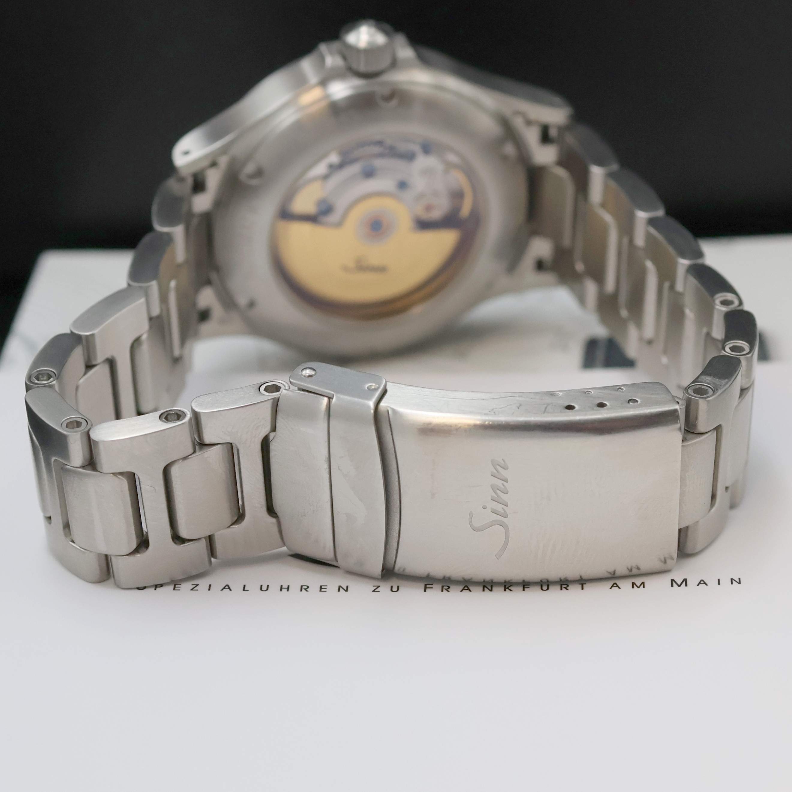 Detail c: SINN 556 Armbanduhr in Stahl, Deutschland verk. lt. beil. Pap. 04/2022, Automatik, beids. vergl. Geh. inkl. orig. Gliederband m. Faltschl., Boden u. ...