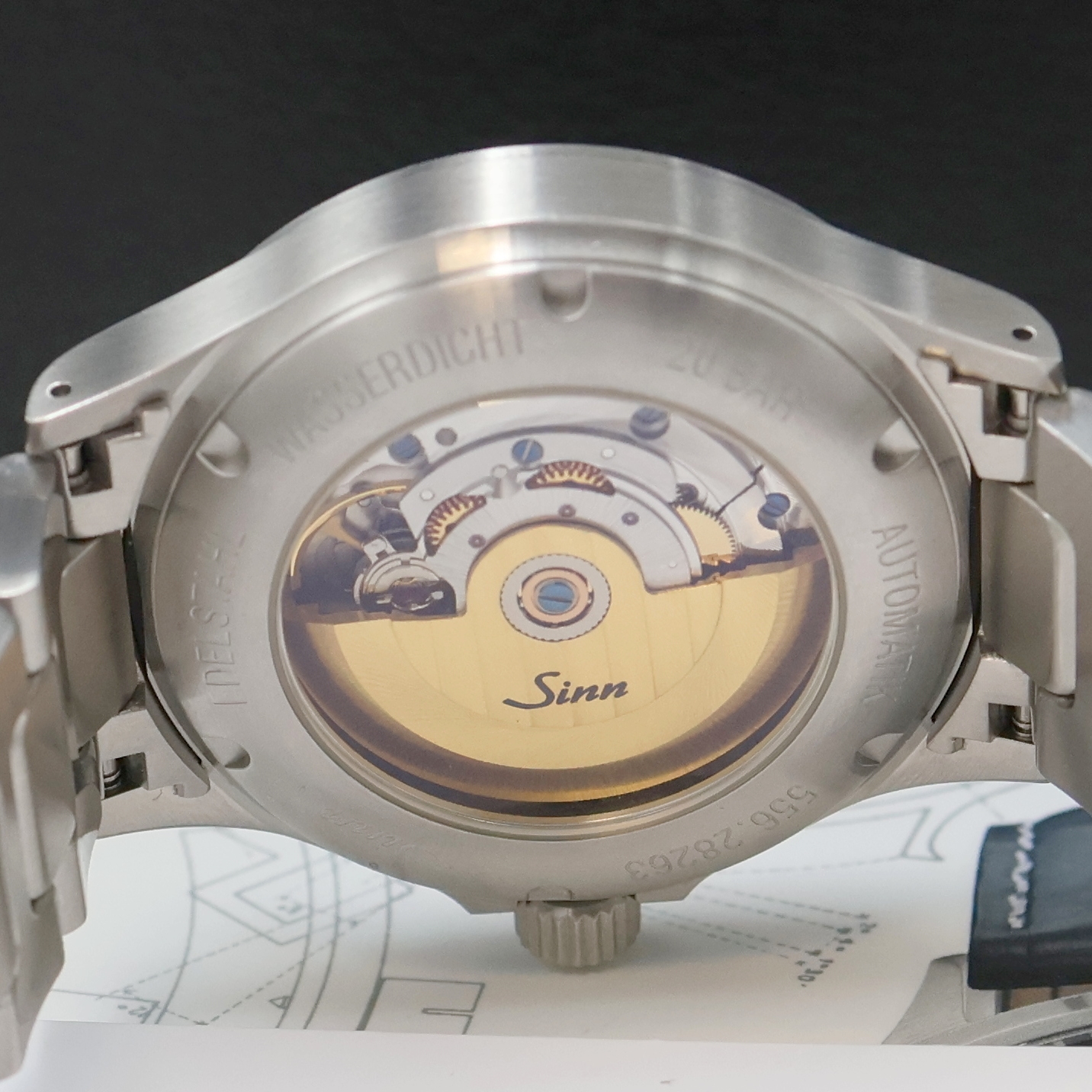 Detail f: SINN 556 Armbanduhr in Stahl, Deutschland verk. lt. beil. Pap. 04/2022, Automatik, beids. vergl. Geh. inkl. orig. Gliederband m. Faltschl., Boden u. ...