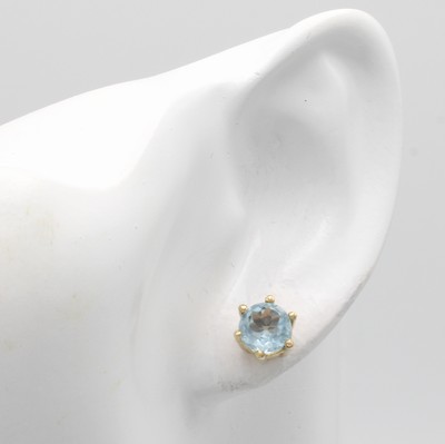 27029816a - Paar Ohrstecker mit Blautopasen, GG 585/000, 2 Topase (beh.) in Krappenfassungen, D. ca. ...