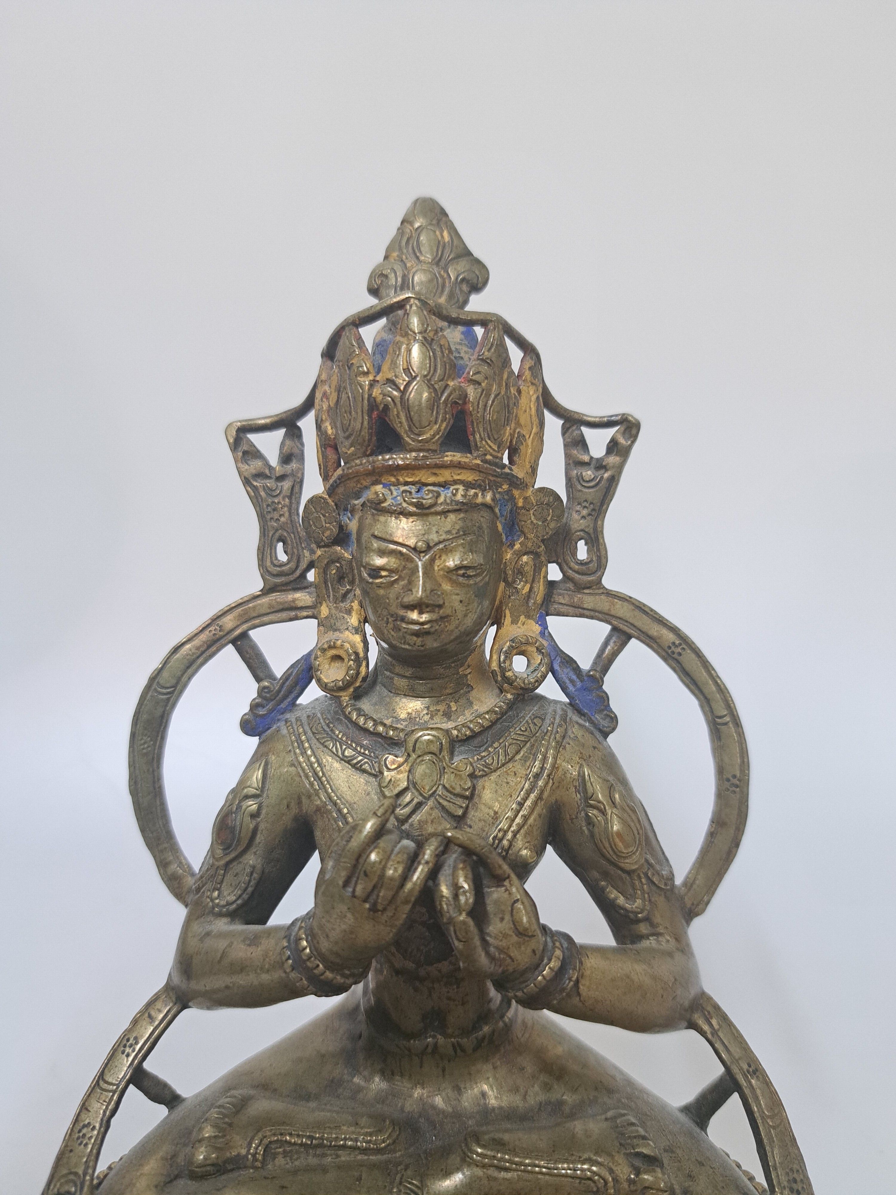 Detail i: Buddha, Indien, um 1900, Bronzeguß, meditierende Haltung auf doppeltem Lotusthron, H. ca. 19.5cm