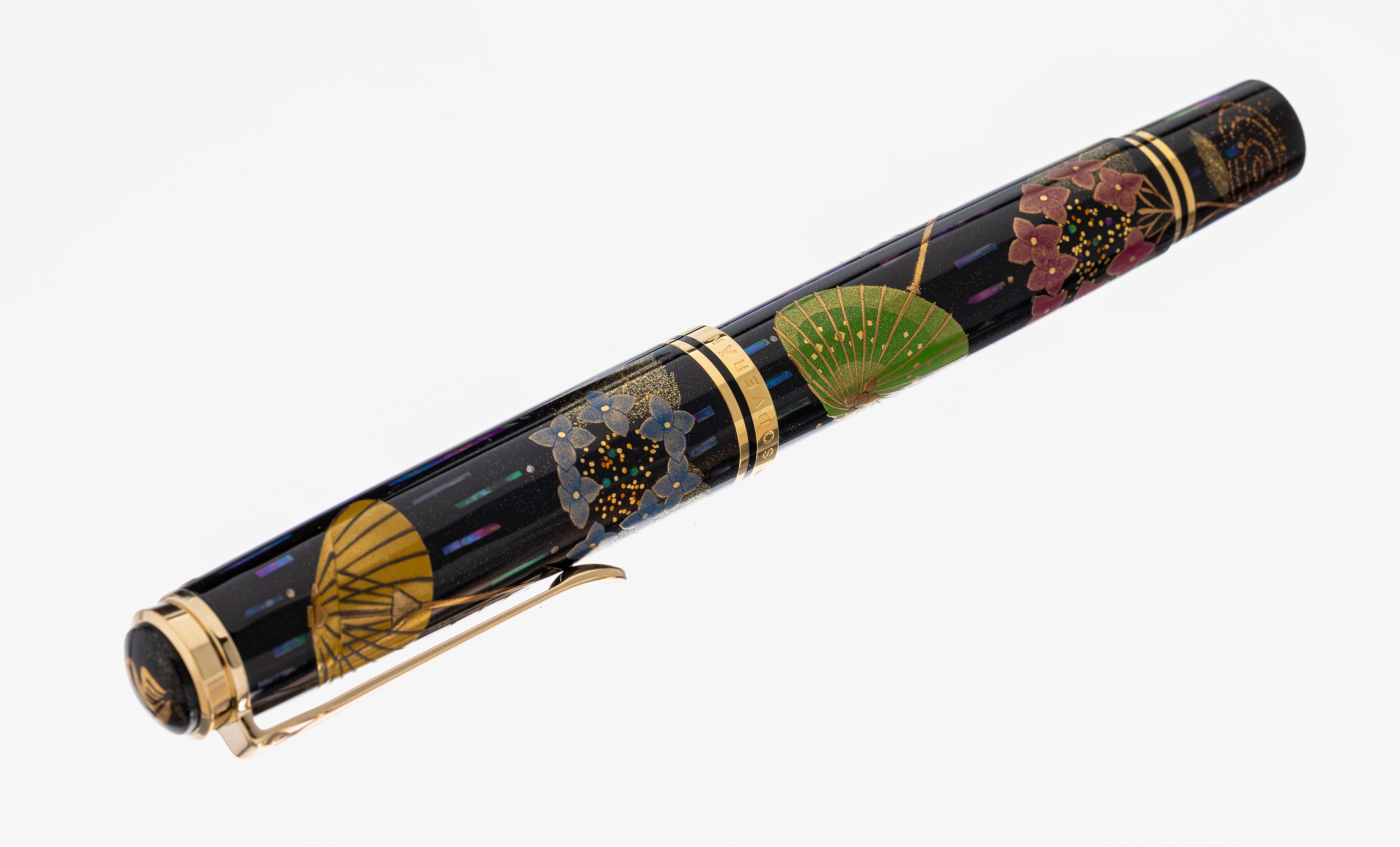 Detail a: PELIKAN Kolbenfüller, "Japanese Umbrella", limitierte Edition, Korpus schwarzes Edelharz mit bunten Blumen und japanischen Schirmen, Clip ...