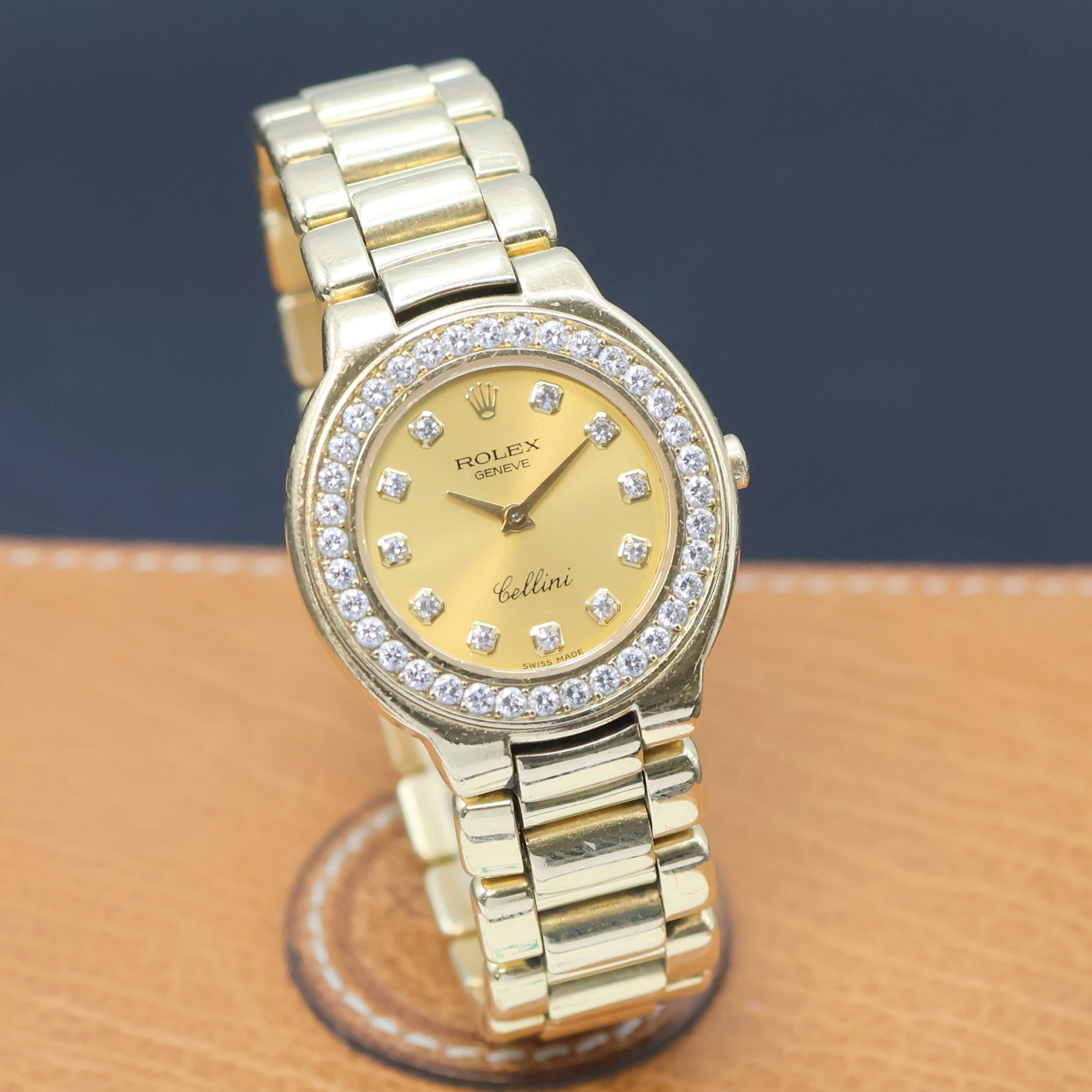Detail b: ROLEX Cellini Armbanduhr in GG 750/000 mit Diamanten Referenz 6661/8, Schweiz verk. lt. beil. Zertifikat 02/1994, quarz, LC 100, Boden aufgedr., ...