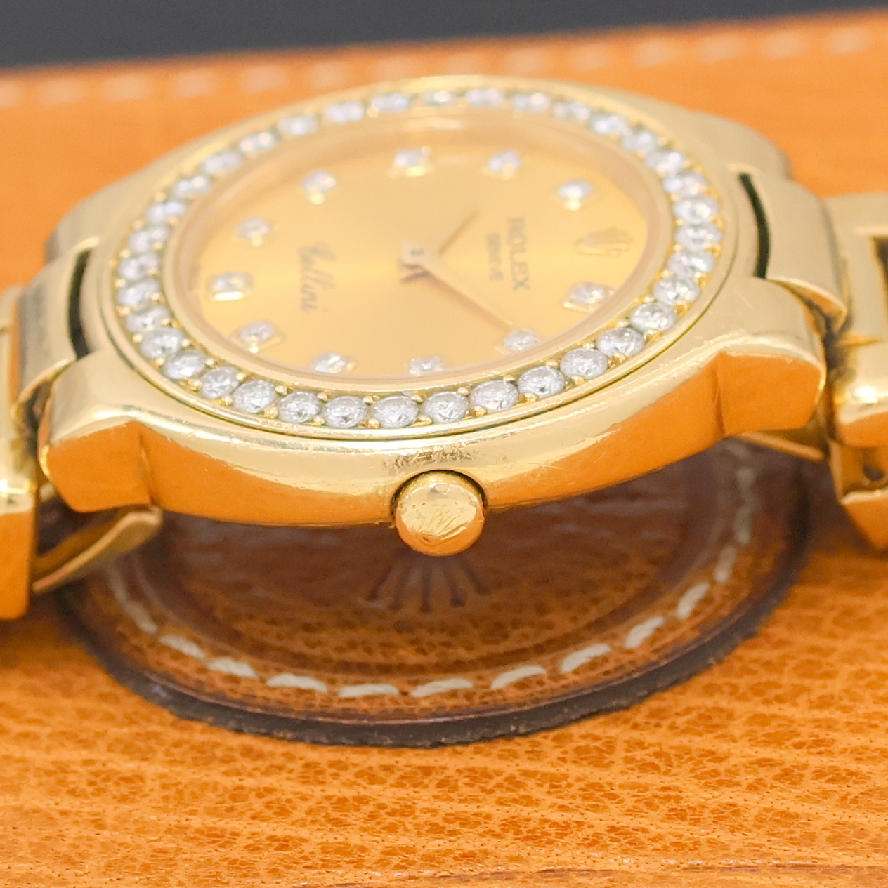 Detail d: ROLEX Cellini Armbanduhr in GG 750/000 mit Diamanten Referenz 6661/8, Schweiz verk. lt. beil. Zertifikat 02/1994, quarz, LC 100, Boden aufgedr., ...