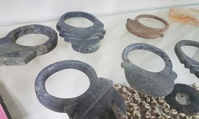 27029966c - Konvolut 15 Tuareg-Amulette, sog. Tanfouk, Nordafrika, 20.Jh., aus verschiedenen ...