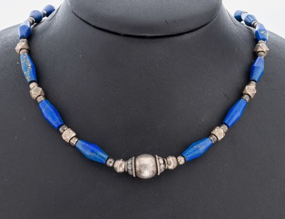 Image Lapislazuli-Collier, kegelf. Lapislazuli- Glieder mit Pyrit-Einschlüssen, kugel- und ...