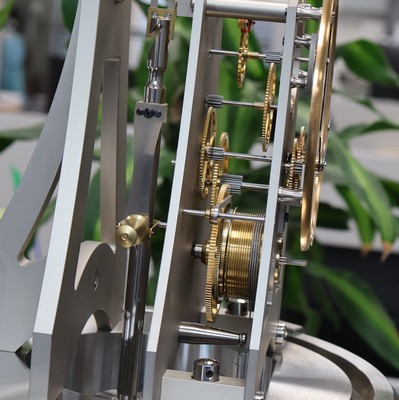 27030167b - ERWIN SATTLER München imposante und seltene Präzisionspendeluhr Columna Temporis ...