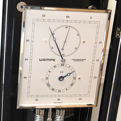 27030168a - Wempe Glashütte i/SA Chronometerwerke imposante Monatsläufer Sekundenpendeluhr Nr. 13, ...