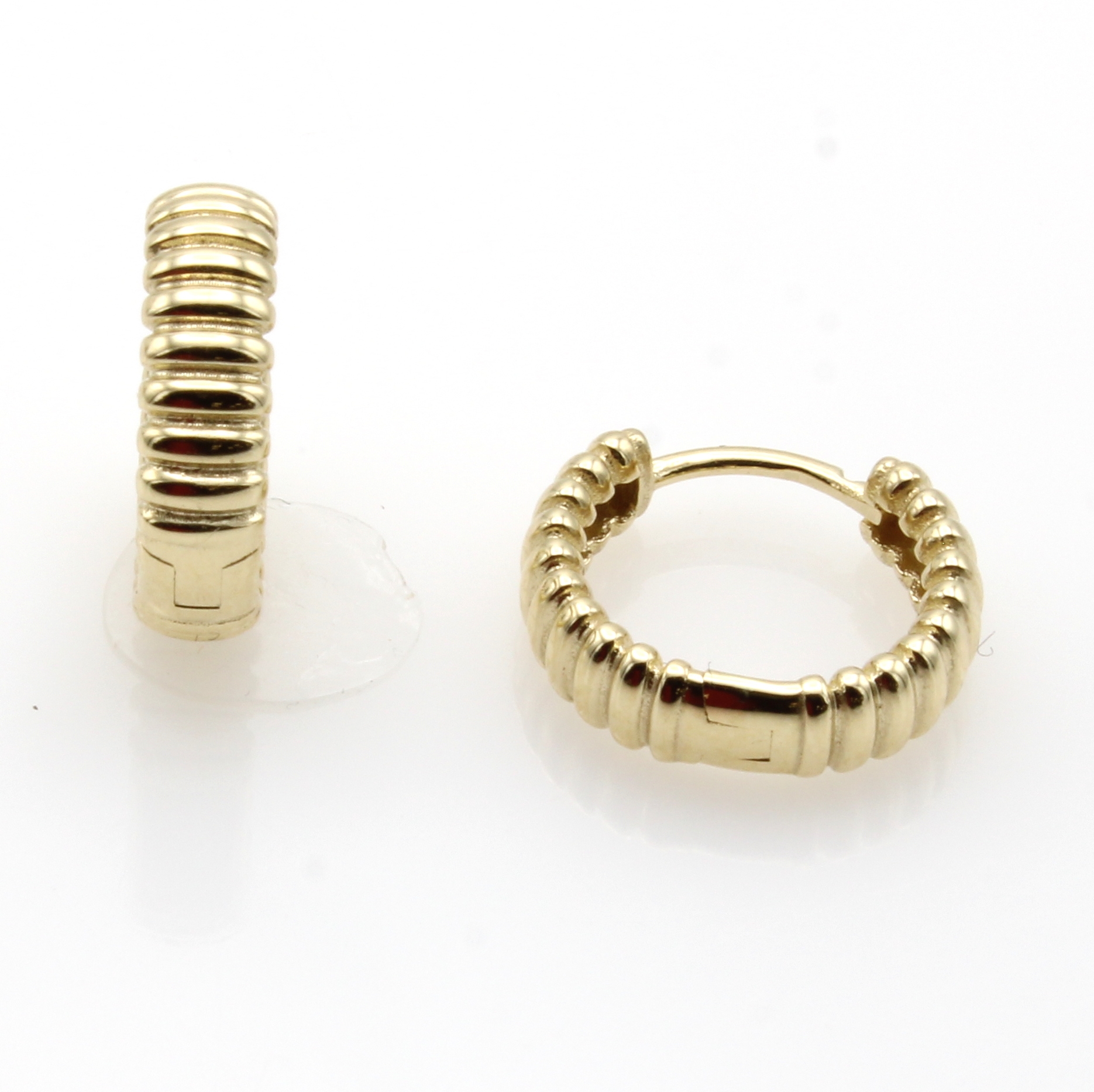 Image 27030237 - Paar Klappcreolen, GG 585/000, gerieftes De-sign, D. ca. 16 mm, B. 4 mm Schätzpreis: ...