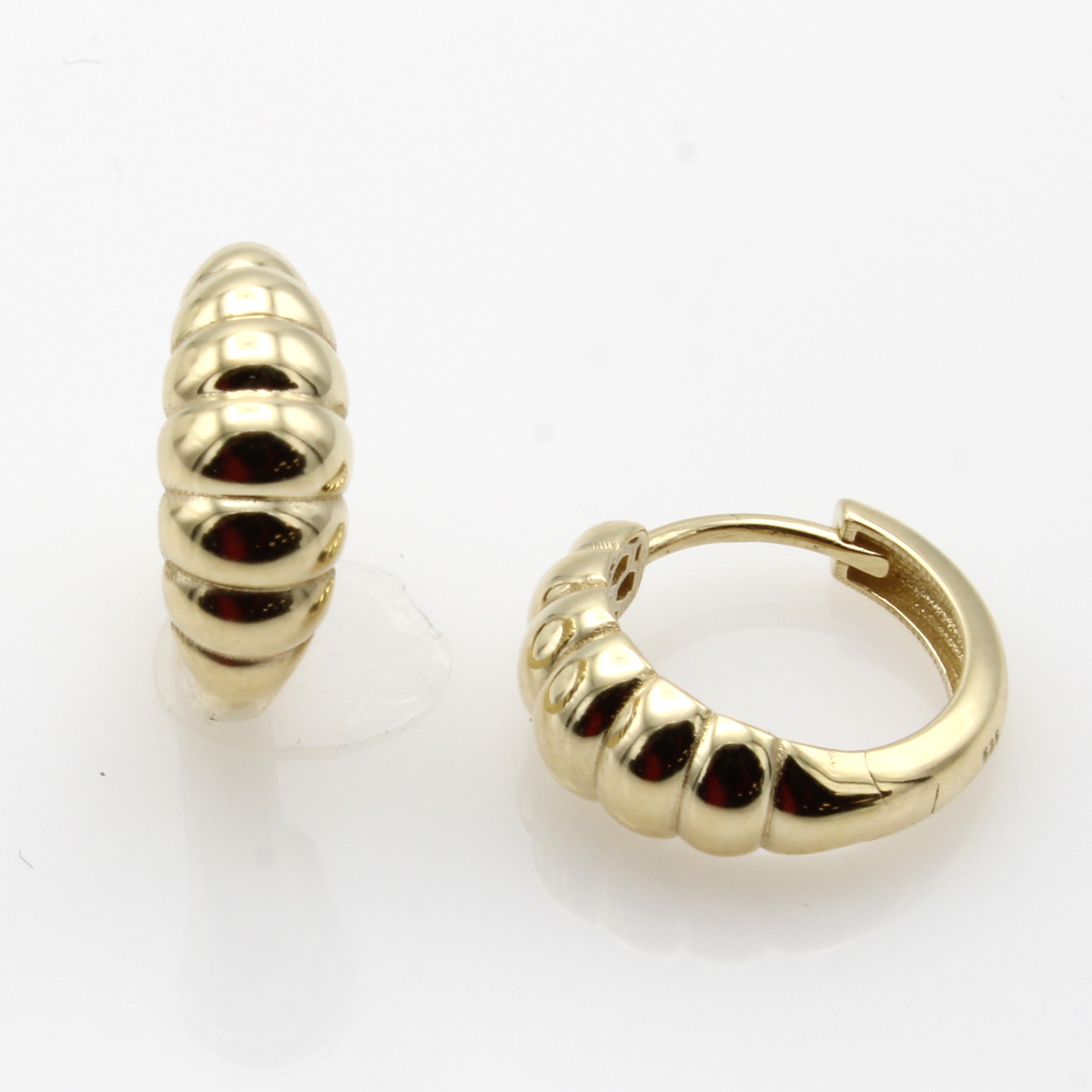 Image 27030239 - Paar Klappcreolen, GG 585/000, konisch ge- rieftes Design, D. ca. 16,4 mm, B. 6,2 mm ...