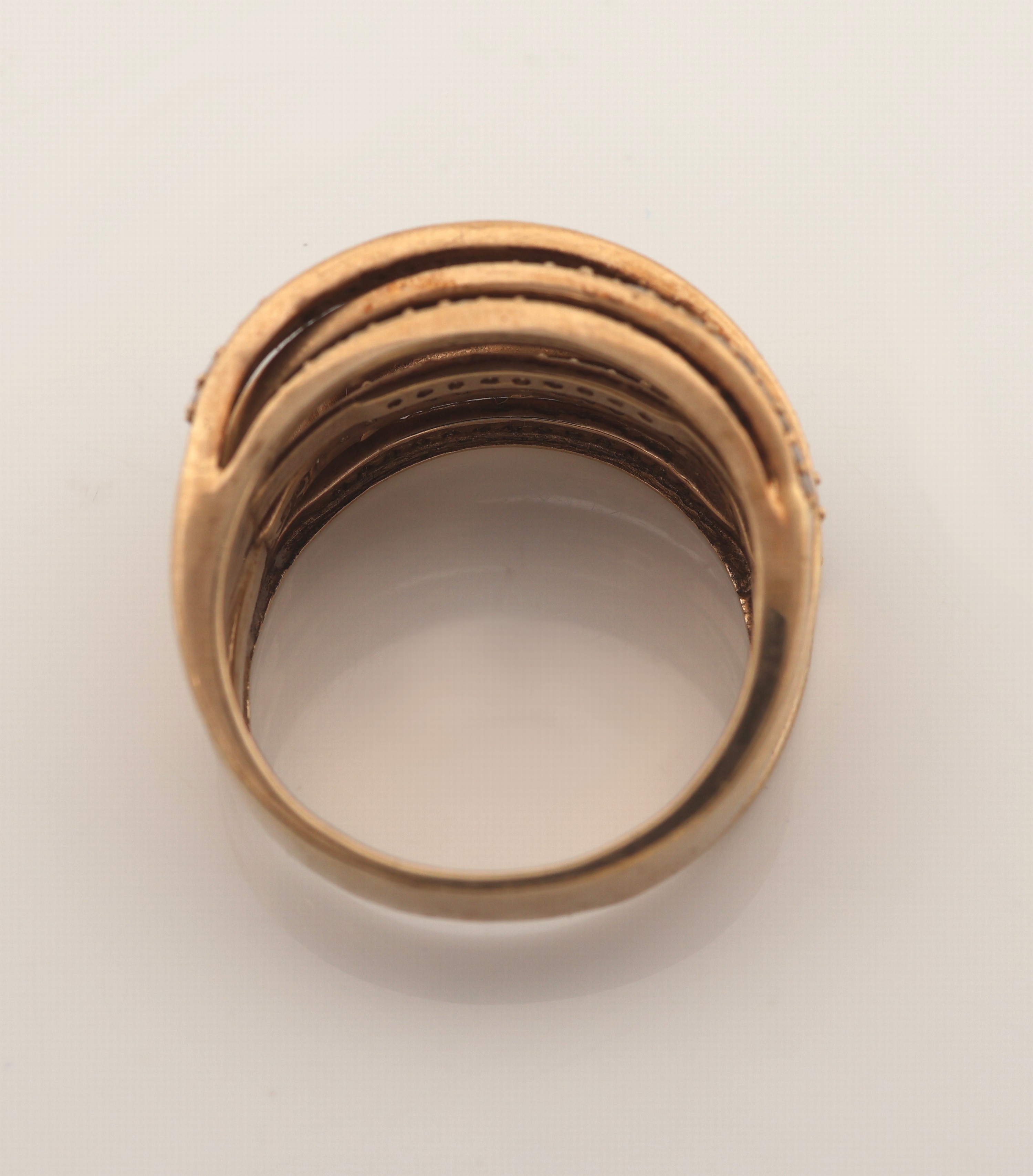 Detail b: 9 kt Gold Diamant-Ring, GG 375/000, außergewöhnliche Gestaltung, Aufbau in mehreren Ebenen, ca. 174 8/8-Diamanten zus. ca. 0.87 ct Weiß/p1, 2 ...