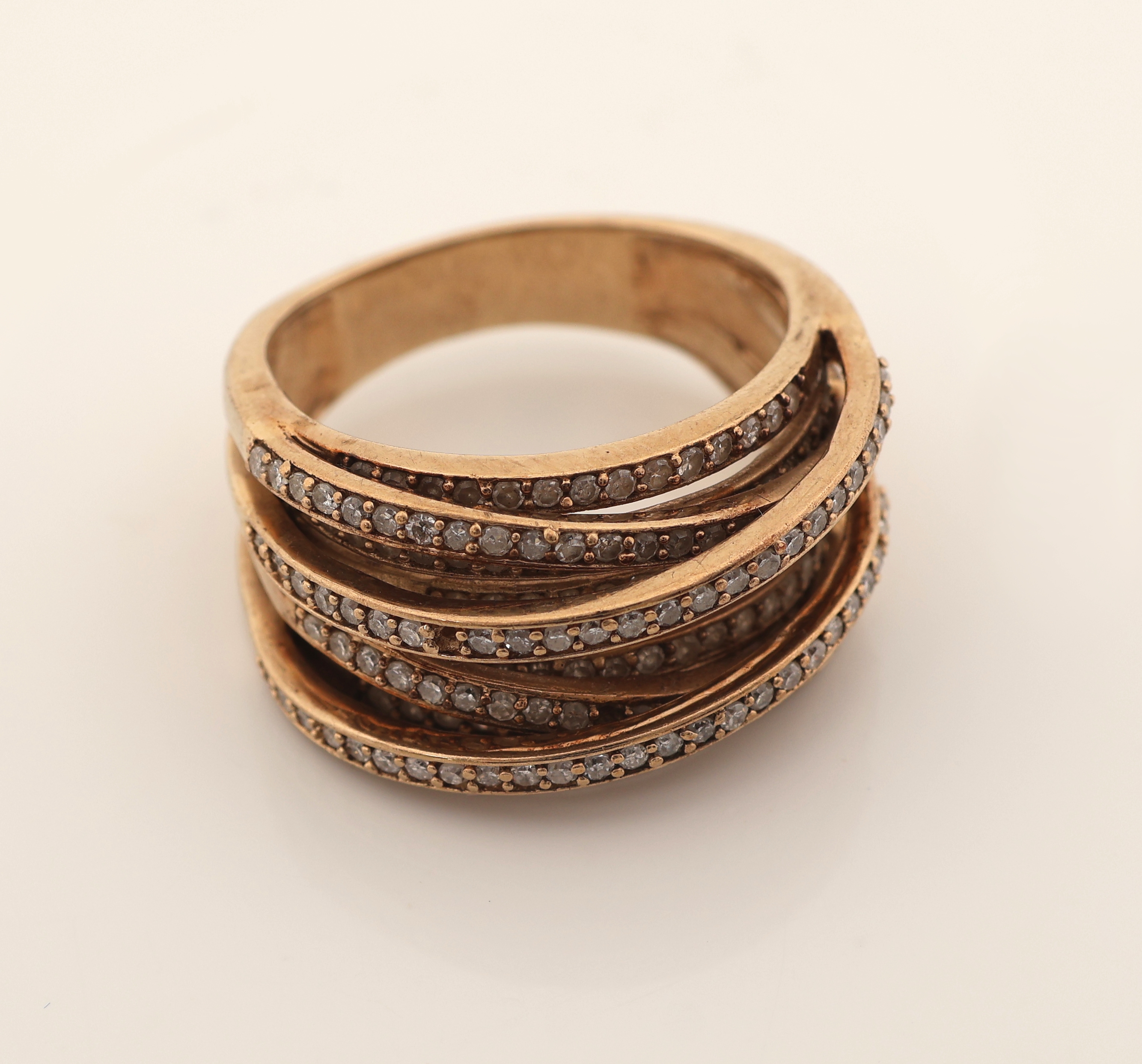 Detail d: 9 kt Gold Diamant-Ring, GG 375/000, außergewöhnliche Gestaltung, Aufbau in mehreren Ebenen, ca. 174 8/8-Diamanten zus. ca. 0.87 ct Weiß/p1, 2 ...