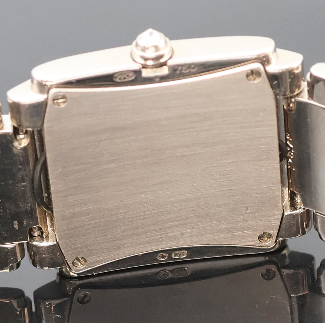 Detail e: PATEK PHILIPPE Damenarmbanduhr Serie Twenty-4 in WG 750/000 Referenz 4910/20G-011, Gliederband m. dopp. Faltschl., Geh. aufw. m. Brillanten bes., ...