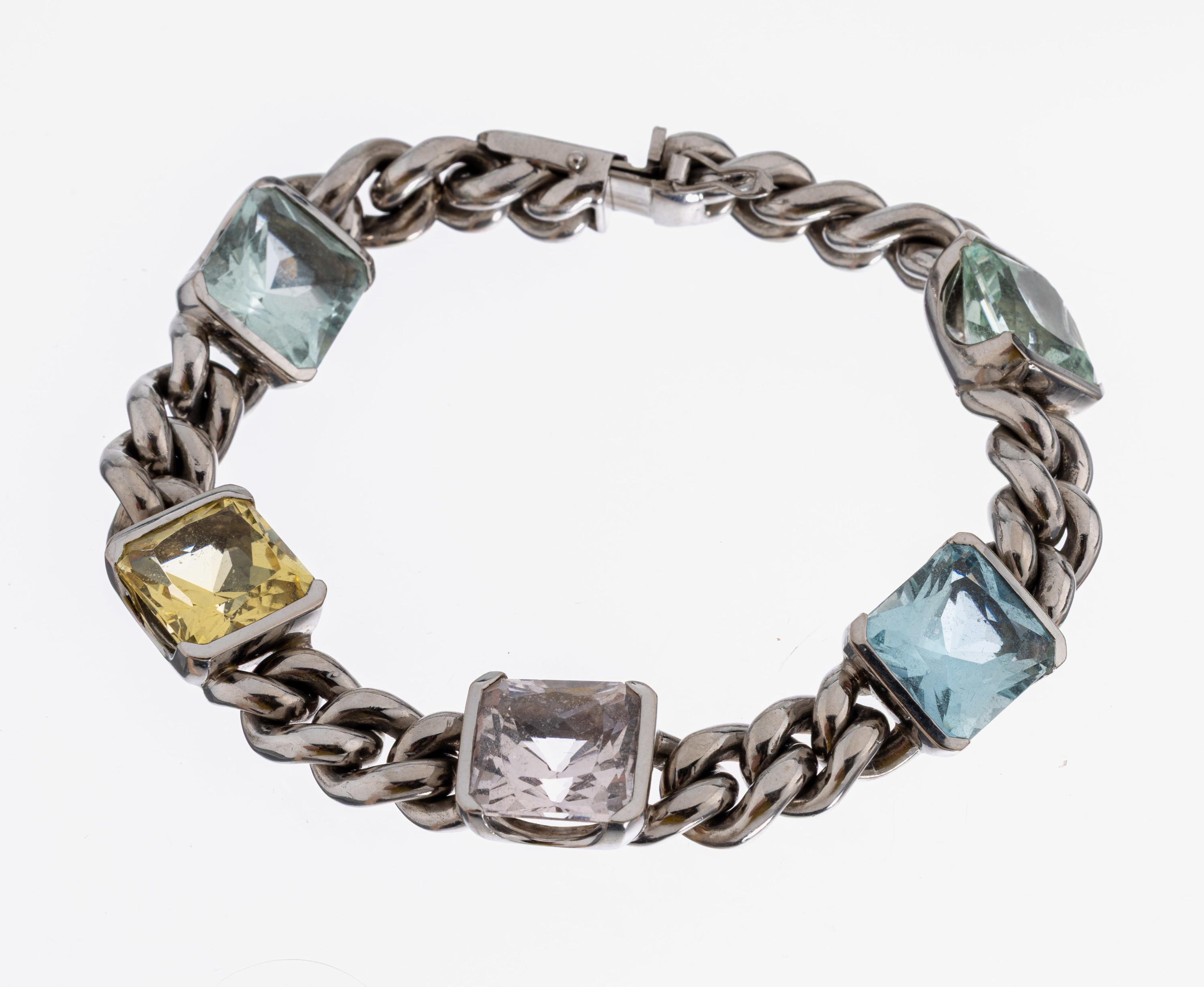 Detail a: 18 kt Gold Farbstein-Armband, WG 750/000, schwere massive Verarbeitung, 3 facett. Aquamarine, 1 facett. Morganit und 1 facett. Beryll zus. ca. 30.0 ...