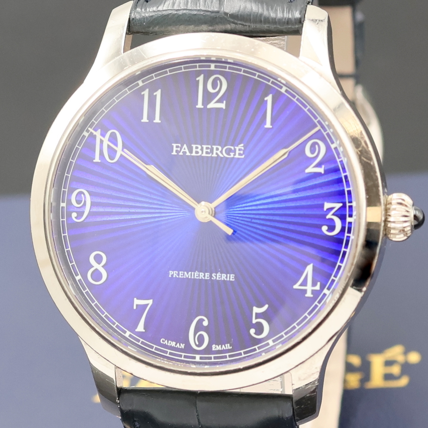 Detail a: FABERGE seltene, auf 25 Stück limitierte Armbanduhr AGATHON in WG 750/000 Referenz M- 1105, Automatik, massives, beids. vergl. Goldgeh., Boden ...