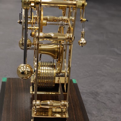 27030205c - SINCLAIR HARDING aufwendige 8-Tage Tischuhr mit Grasshopper Hemmung, England um 2000, 5 ...