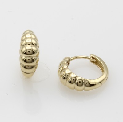 27030239a - Paar Klappcreolen, GG 585/000, konisch ge- rieftes Design, D. ca. 16,4 mm, B. 6,2 mm ...