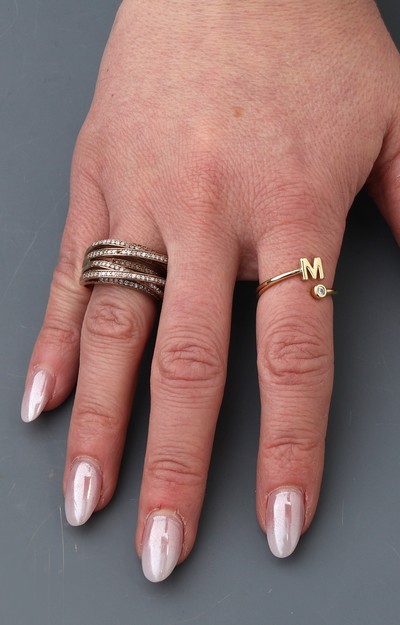 27030241g - 9 kt Gold Diamant-Ring, GG 375/000, außergewöhnliche Gestaltung, Aufbau in mehreren ...