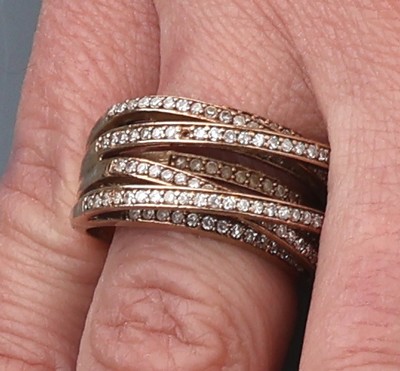 27030241h - 9 kt Gold Diamant-Ring, GG 375/000, außergewöhnliche Gestaltung, Aufbau in mehreren ...