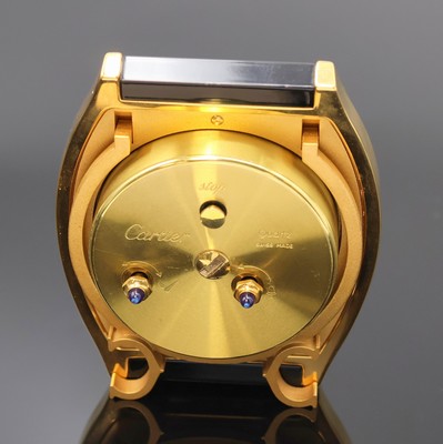 27030275b - CARTIER Tischwecker Referenz 6601, quarz, Schweiz um 1995, verg. und z. T. lackiertes ...