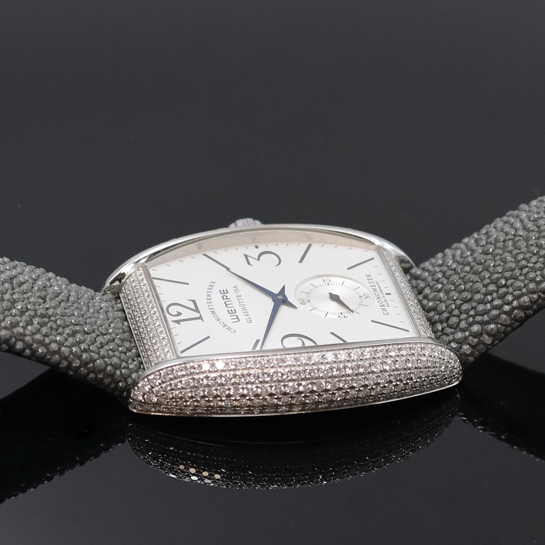 Detail d: WEMPE hochfeines und extrem seltenes Armbandchronometer, Handaufzug, Deutschland um 2011, beids. vergl. Edelstahlgeh. aufw. m. Brillanten bes., ...