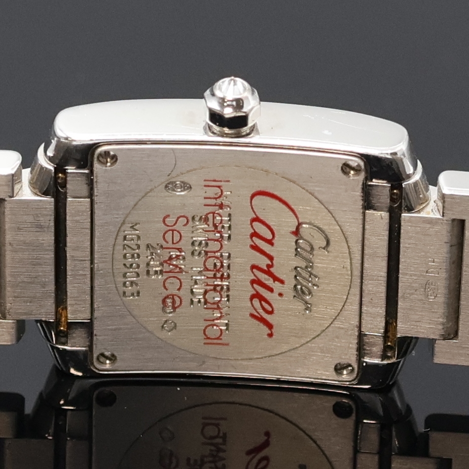 Detail d: CARTIER Damenarmbanduhr Tank Francaise in WG 750/000 mit Brillantbesatz Referenz 2403, Schweiz um 2005, quarz, Gliederband m. dopp. Faltschl., Boden ...