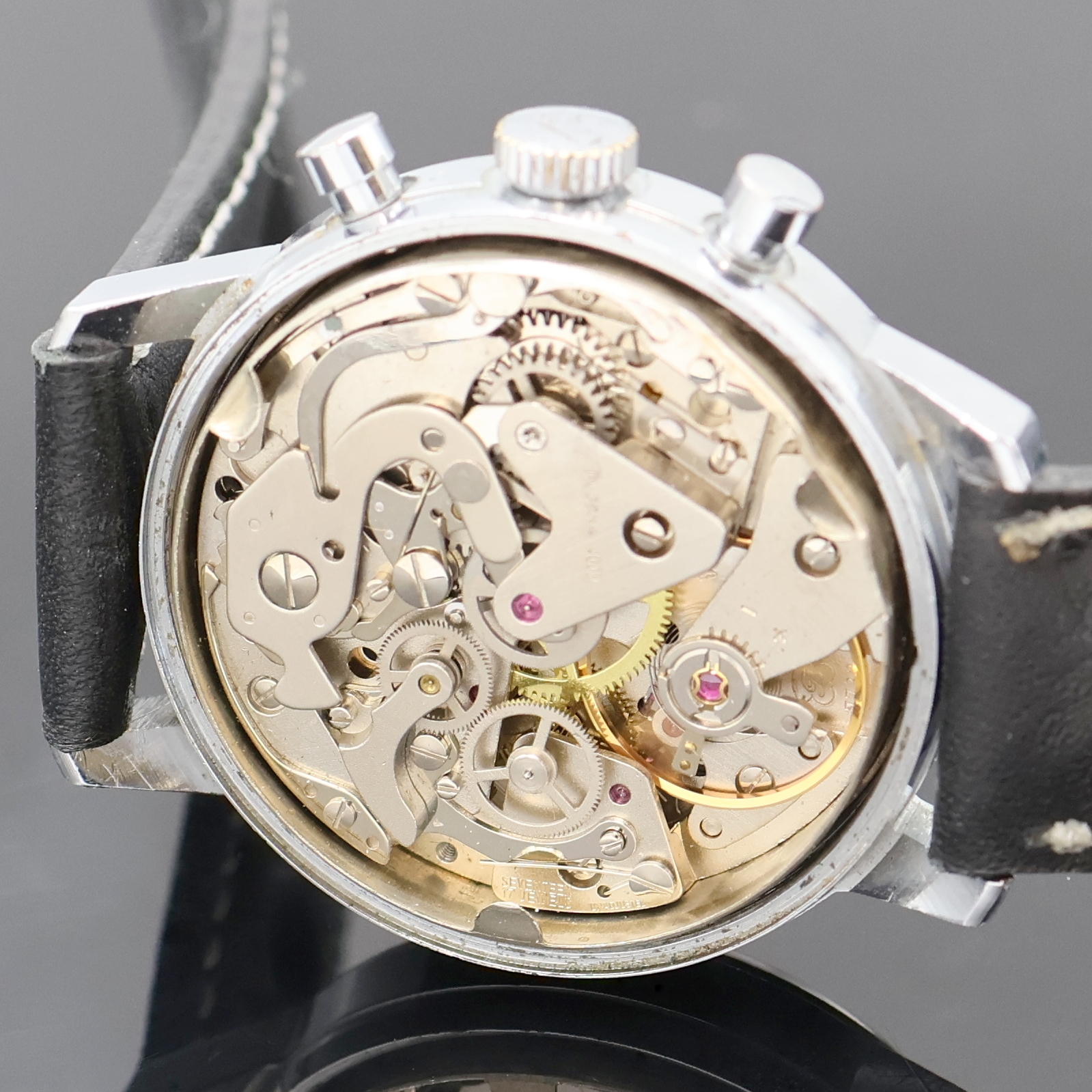 Detail f: DUGENA Herrenarmbanduhr mit Chronograph, Handaufzug, Schweiz um 1970, verchr. Geh. m. verschr. Stahlboden, schwarzes Zifferbl. m. arab. Std., silb. ...