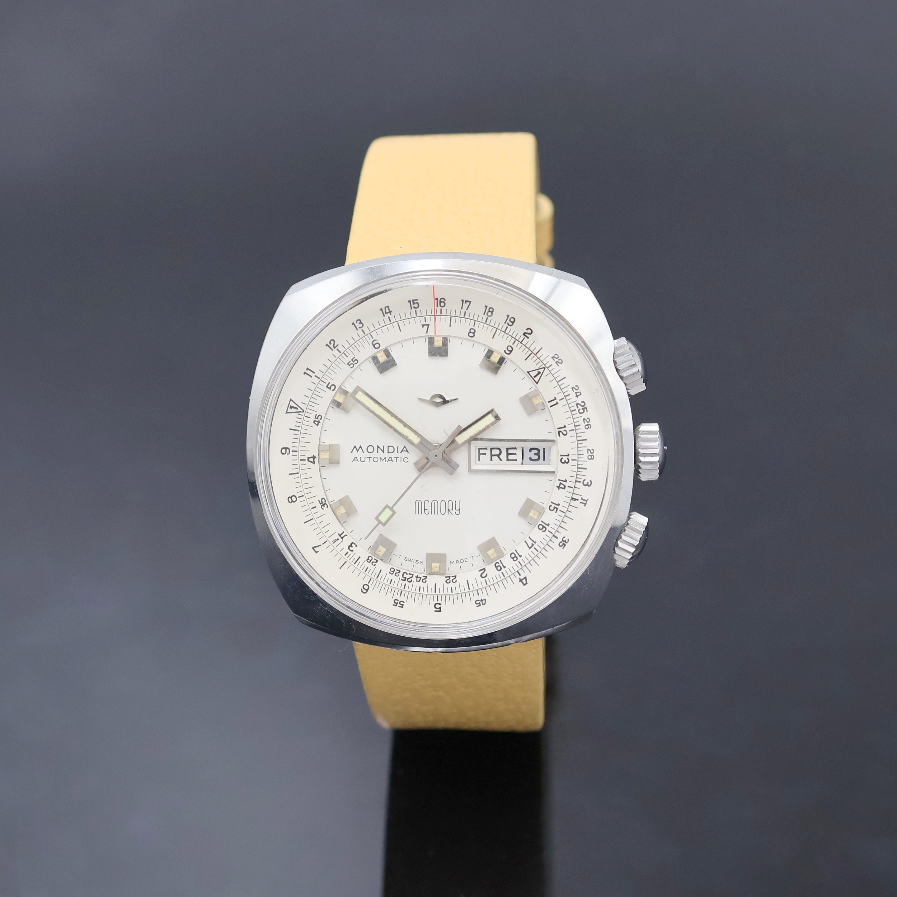 Image 27033169 - MONDIA Memory sehr seltene Armbanduhr mit Rechenschieber und rückseitiger Weltzeit, ...