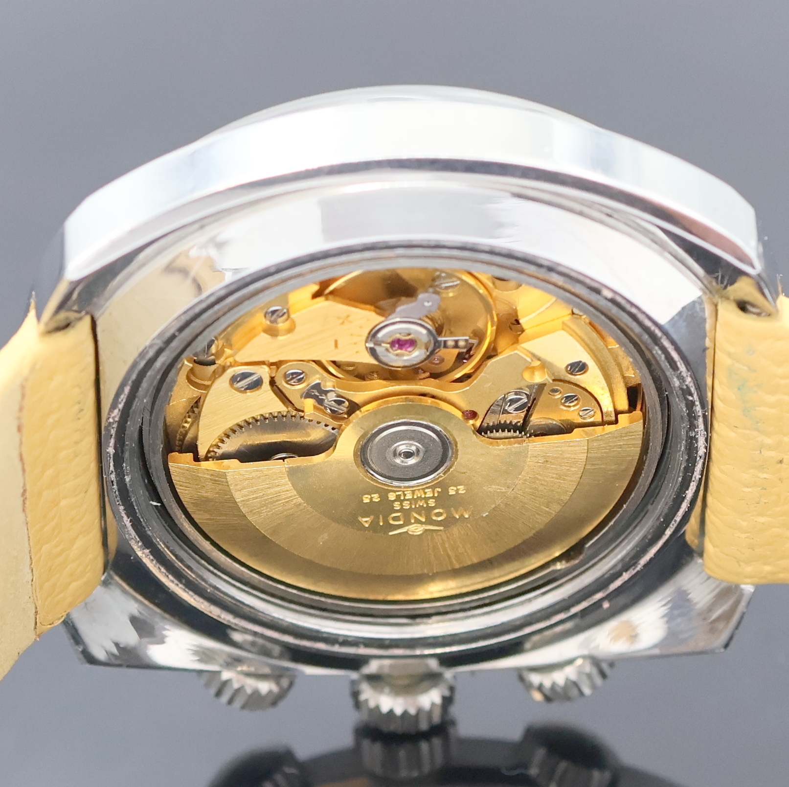 Detail f: MONDIA Memory sehr seltene Armbanduhr mit Rechenschieber und rückseitiger Weltzeit, Schweiz um 1970, Automatik, verschr. Stahlgeh., Kronen f. ...