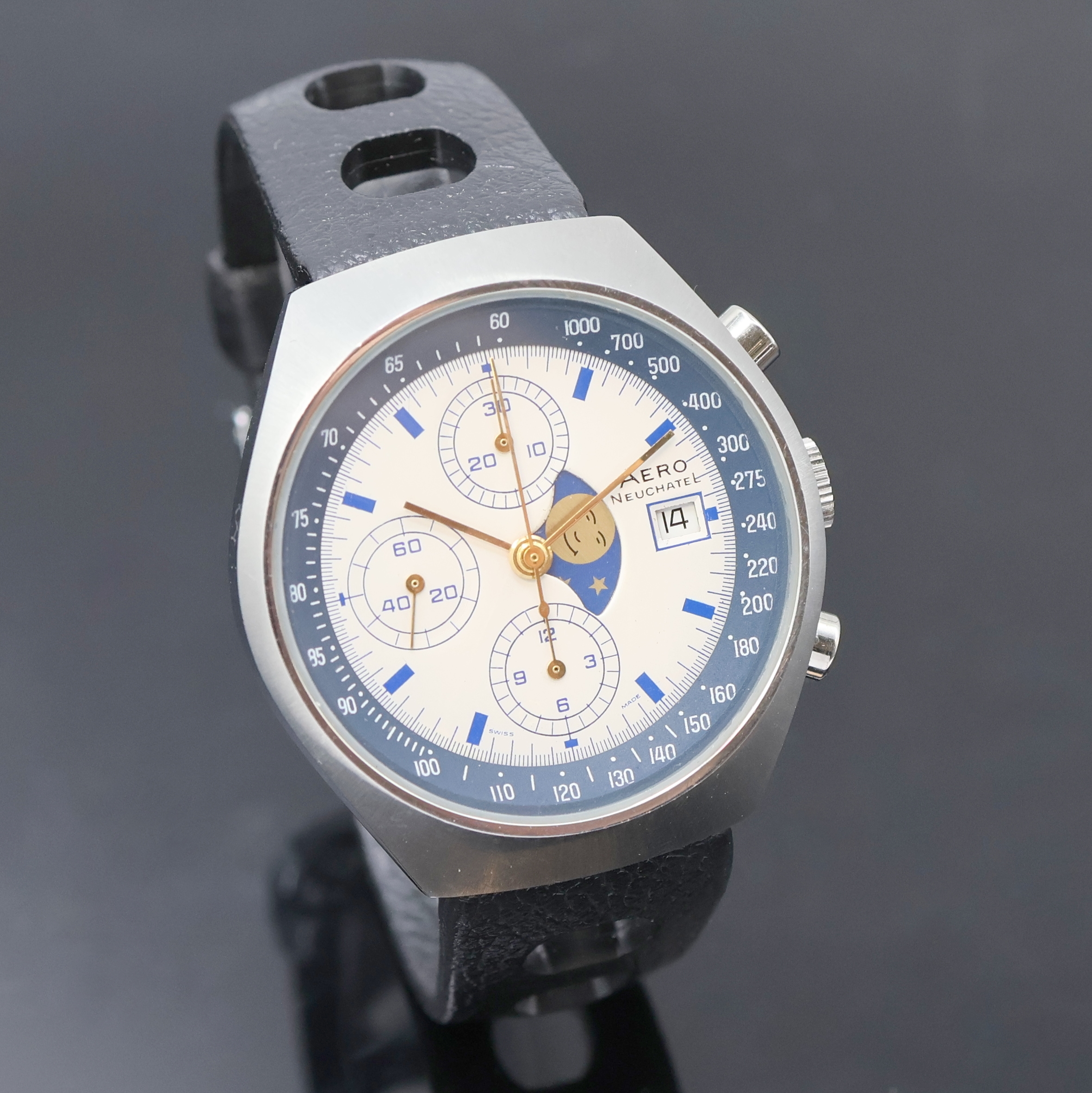Detail b: AERO NEUCHATEL Armbandchronograph mit Mondphase, Automatik, Schweiz um 1980, massives Edelstahlgeh. inkl. Tropic sport Armband, Boden verschr., silb. ...