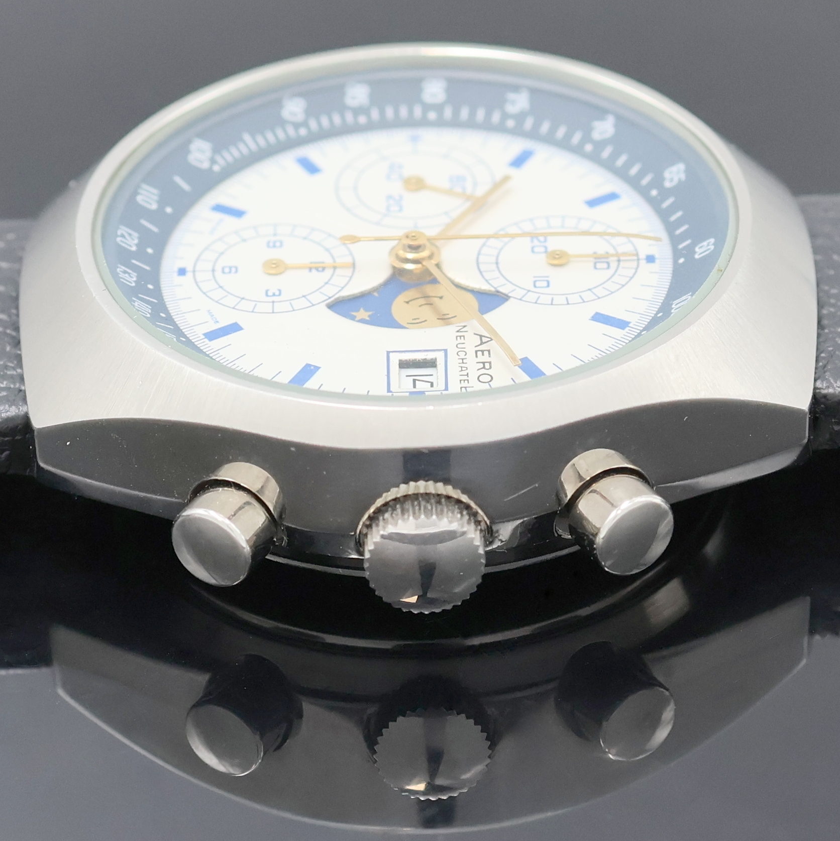 Detail c: AERO NEUCHATEL Armbandchronograph mit Mondphase, Automatik, Schweiz um 1980, massives Edelstahlgeh. inkl. Tropic sport Armband, Boden verschr., silb. ...