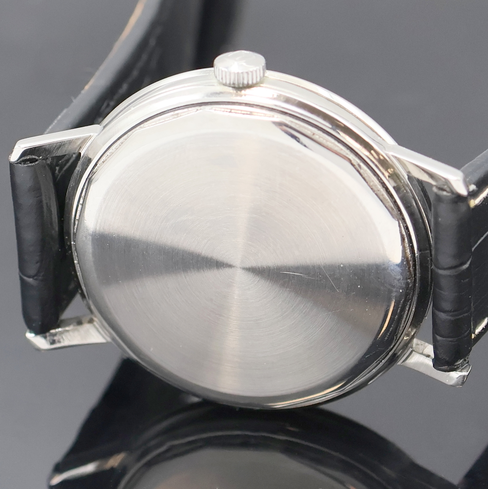 Detail d: UNIVERSAL GENEVE Polerouter Armbanduhr, Schweiz um 1965, Automatik, flaches Edelstahlgeh. ohne Nummer, Boden verschr., orig. Krone, silb. Zifferbl. ...