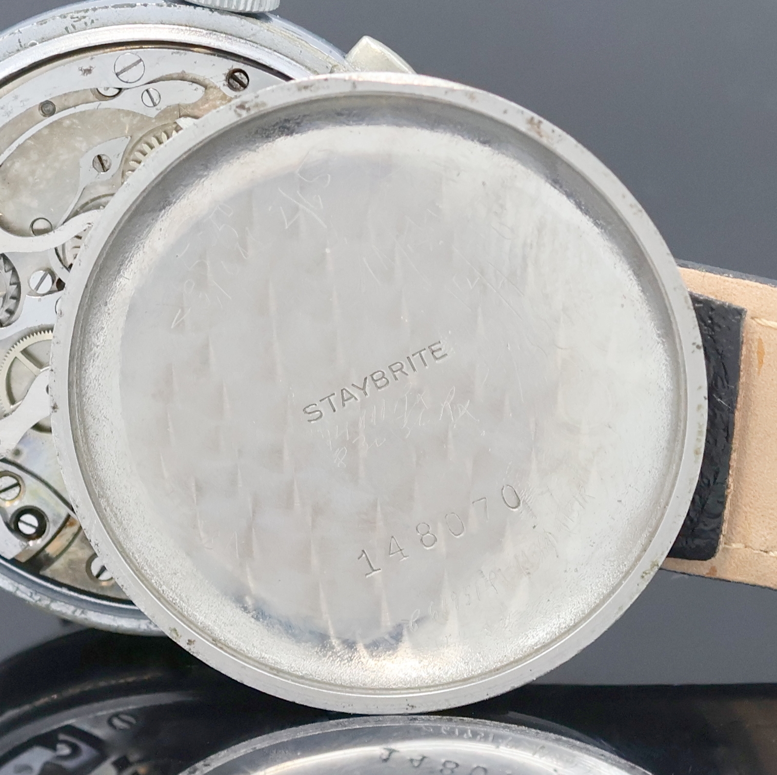 Detail d: CYMA früher Eindrücker-Schaltradchronograph,Schweiz m 1930, Handaufzug, verchr. Geh. dell./ber., Glasrand und Edelstahlboden aufgedr., ...