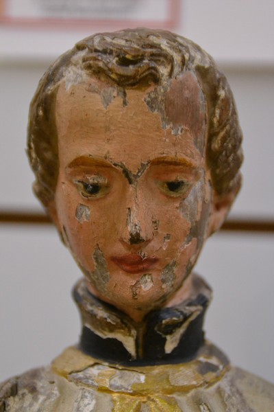 27033154a - Bildschnitzerei des Heiligen Aloisius, Italien, 19.Jh., Holz geschnitzt, farbig gefasst, ...