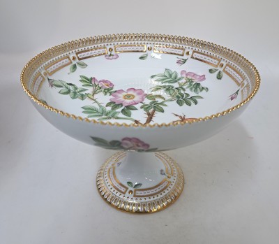 27033167a - Fußschale, Flora Danica, Royal Kopenhagen, 2011, Art. 1141428, Rosendekor, Rosa ...