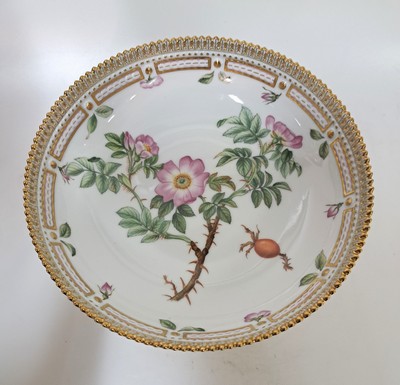 27033167b - Fußschale, Flora Danica, Royal Kopenhagen, 2011, Art. 1141428, Rosendekor, Rosa ...