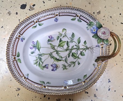 27033173a - Blattschale, Flora Danica, Royal, Copenhagen, 2010, Viola tricolor L, Porzellan, feine ...