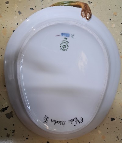 27033173b - Blattschale, Flora Danica, Royal, Copenhagen, 2010, Viola tricolor L, Porzellan, feine ...