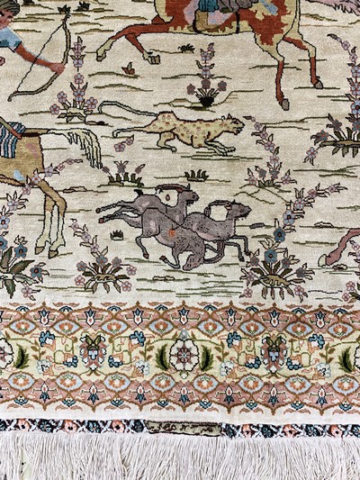 27033194d - Hereke Seide fein, China, Ende 20.Jhd, reine Naturseide, ca. 124 x 82 cm, ca. 1,0 Mio. ...