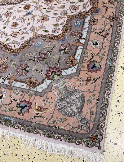 27033197a - Täbriz fein(50 Raj), Persien, Ende 20.Jhd, Korkwolle mit Seide, ca. 245 x 200 cm, ca. ...