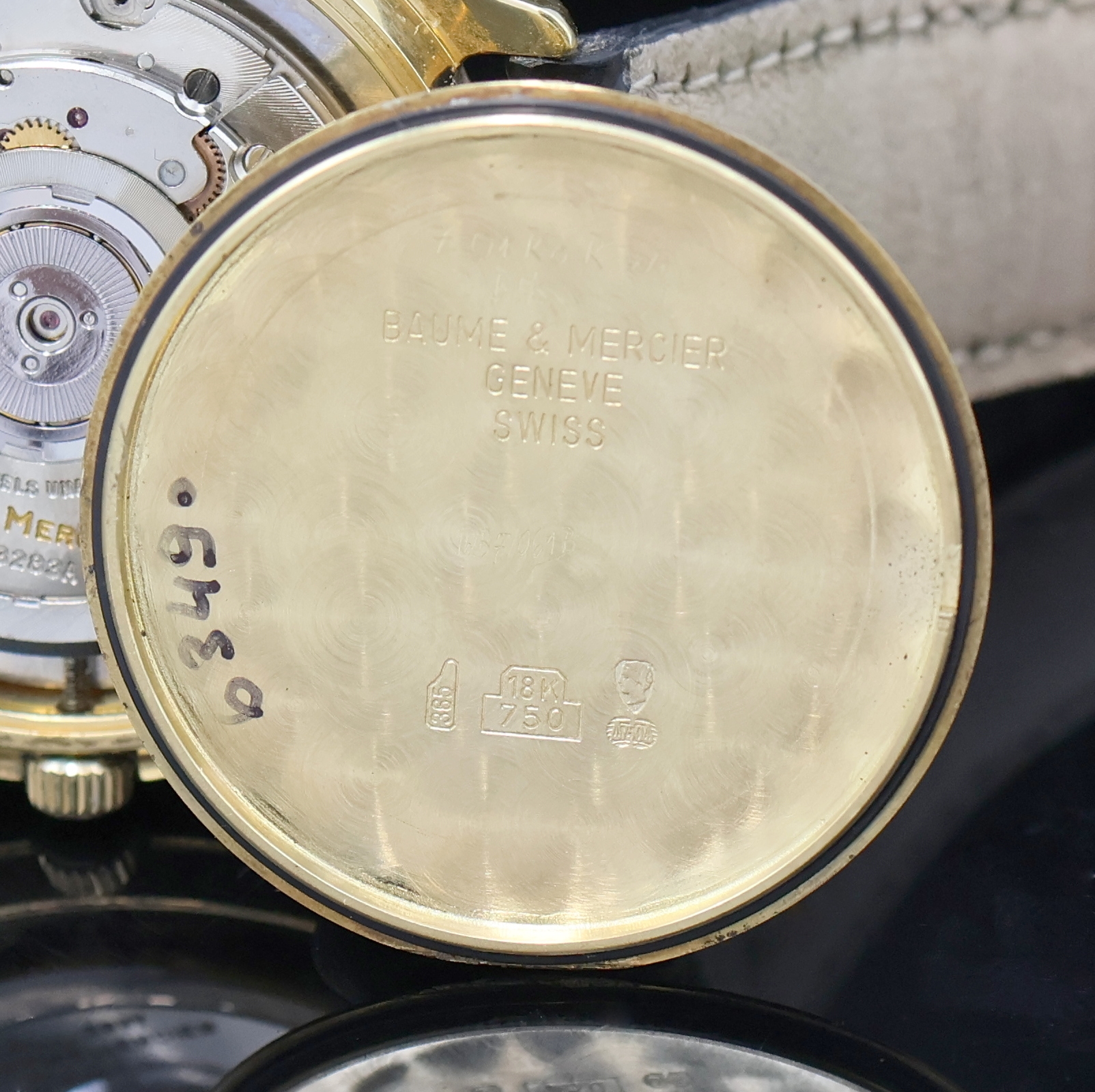 Detail g: BAUME & MERCIER Armbandchronograph in GG 750/000 Referenz 86103, Automatik, Schweiz um 1990, massives Goldgeh., Boden aufgedr., emailfarb. Zifferbl. ...