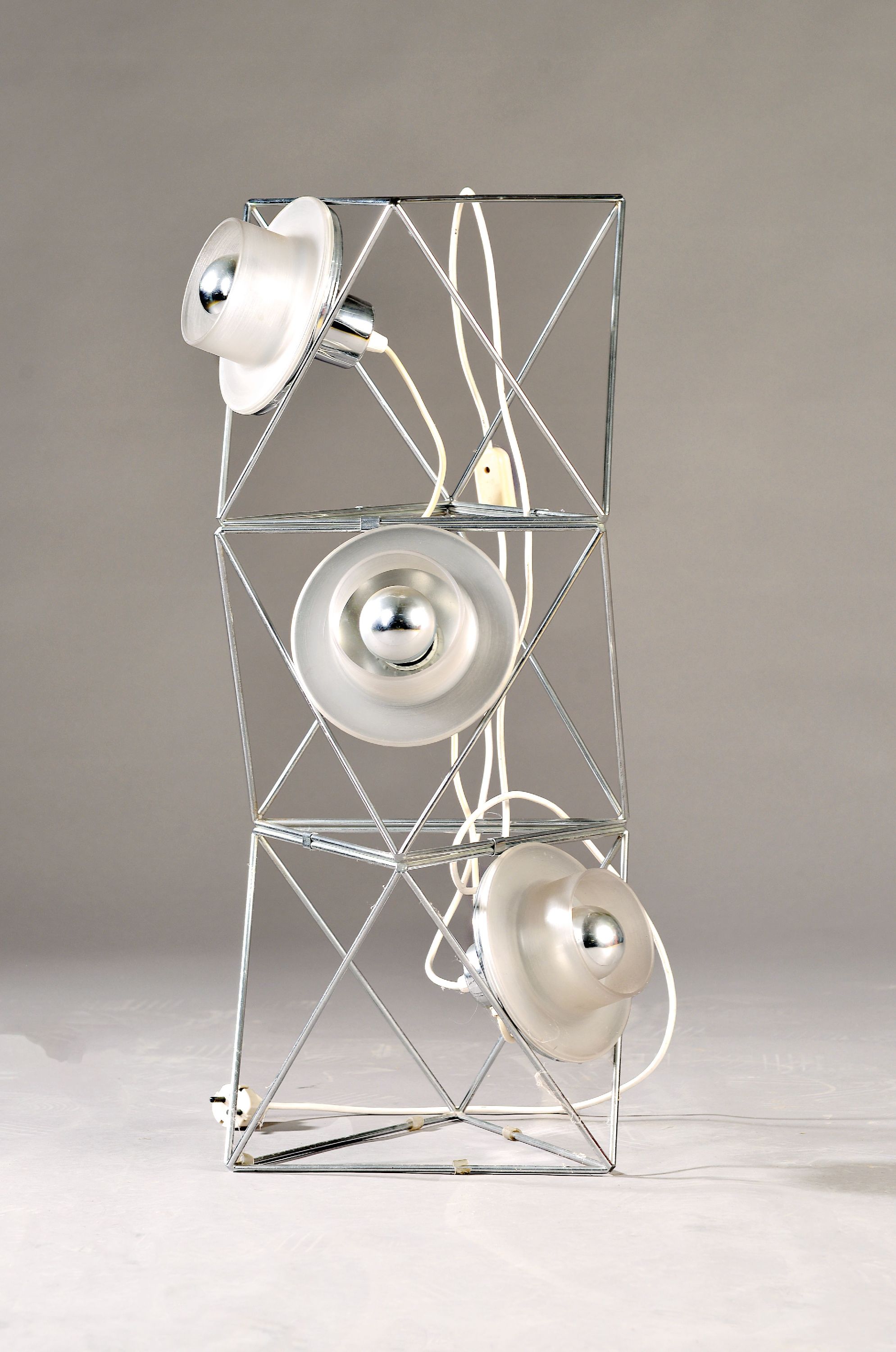 Design Lampe "Poliedra", Entwurf Felice Ragazzo 1969, Stahl, drei Brennstellen, produziert wohl Guzzini, H. 77 cm, l. Gebr.spuren, orig. ...