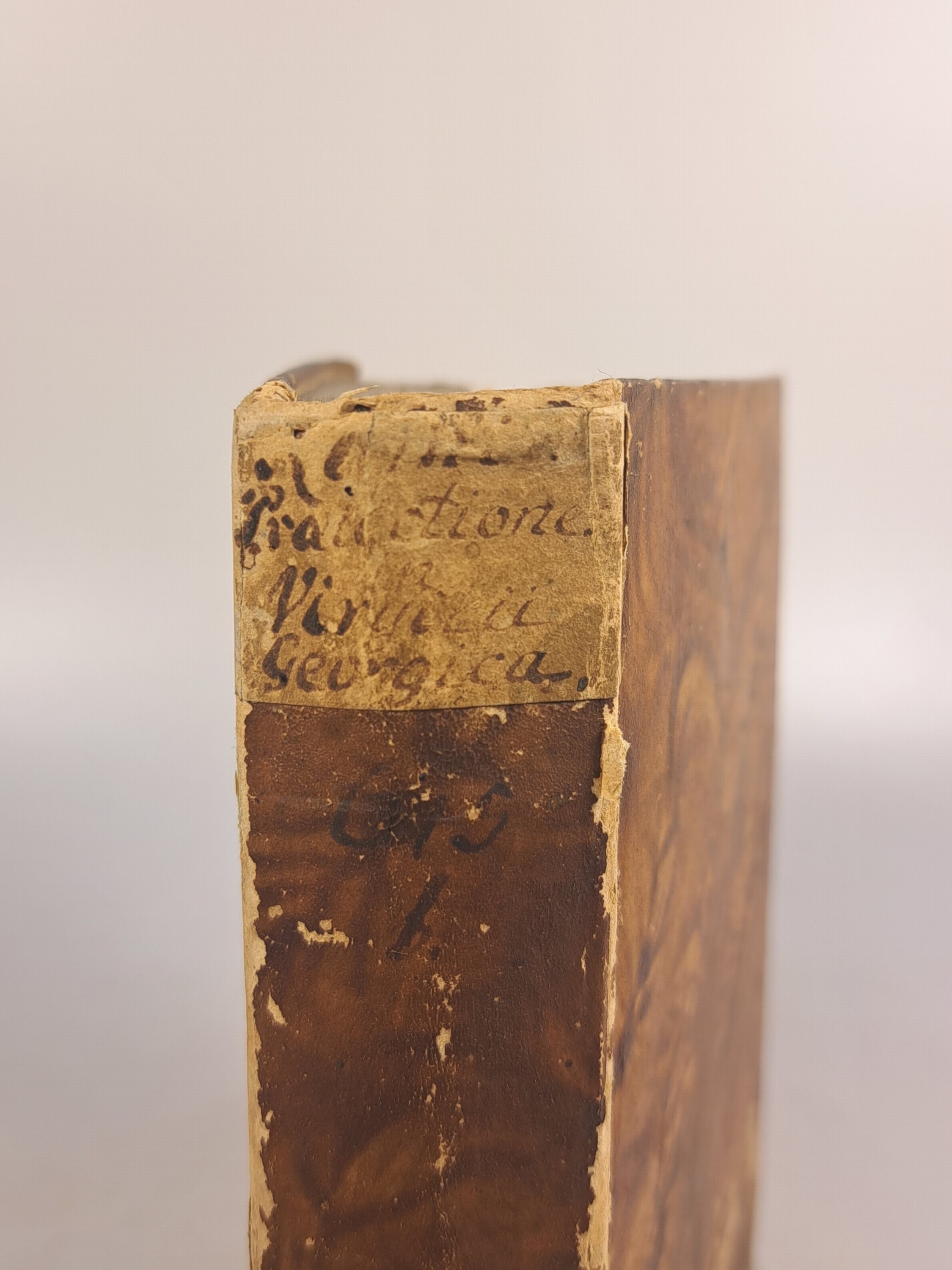 Detail d: Pierre de La Ramee auch Petrus Ramus (1515 -1572): P. Virgilii maronis Georgica, Paris, Andreas Wechel 1564, kl.8°, 208 S., Pb. sekundär ...