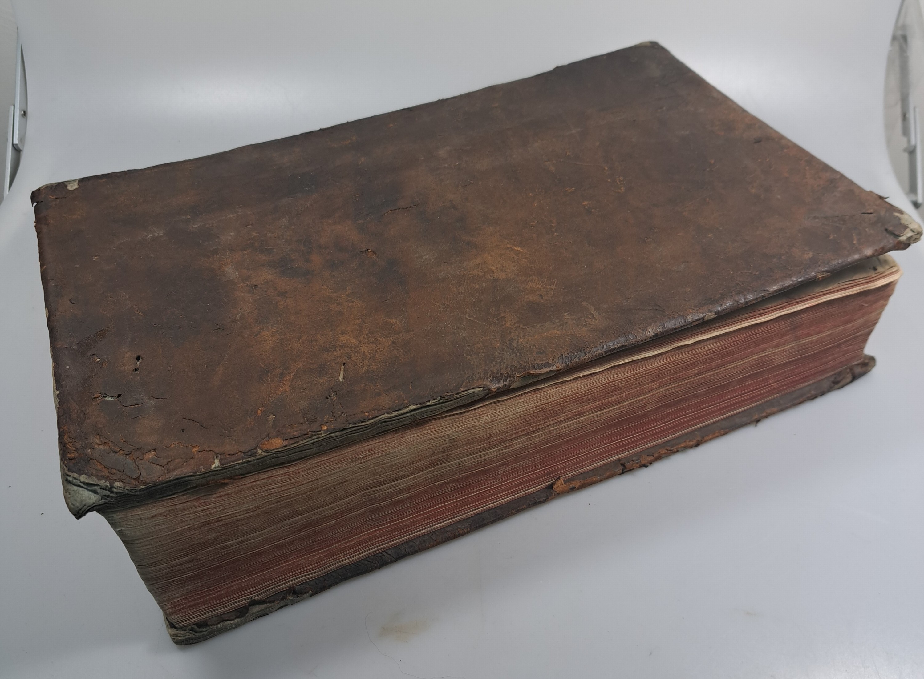 Detail c: Biblia Sacra vulgatae, sog. Cartier-Bibel, Konstanz, Jakob Friedrich Bez 1770, 4 Teile in 2 Bänden, 3. Auflage nach 1750, gr.4°, Ldr. lädiert, ...