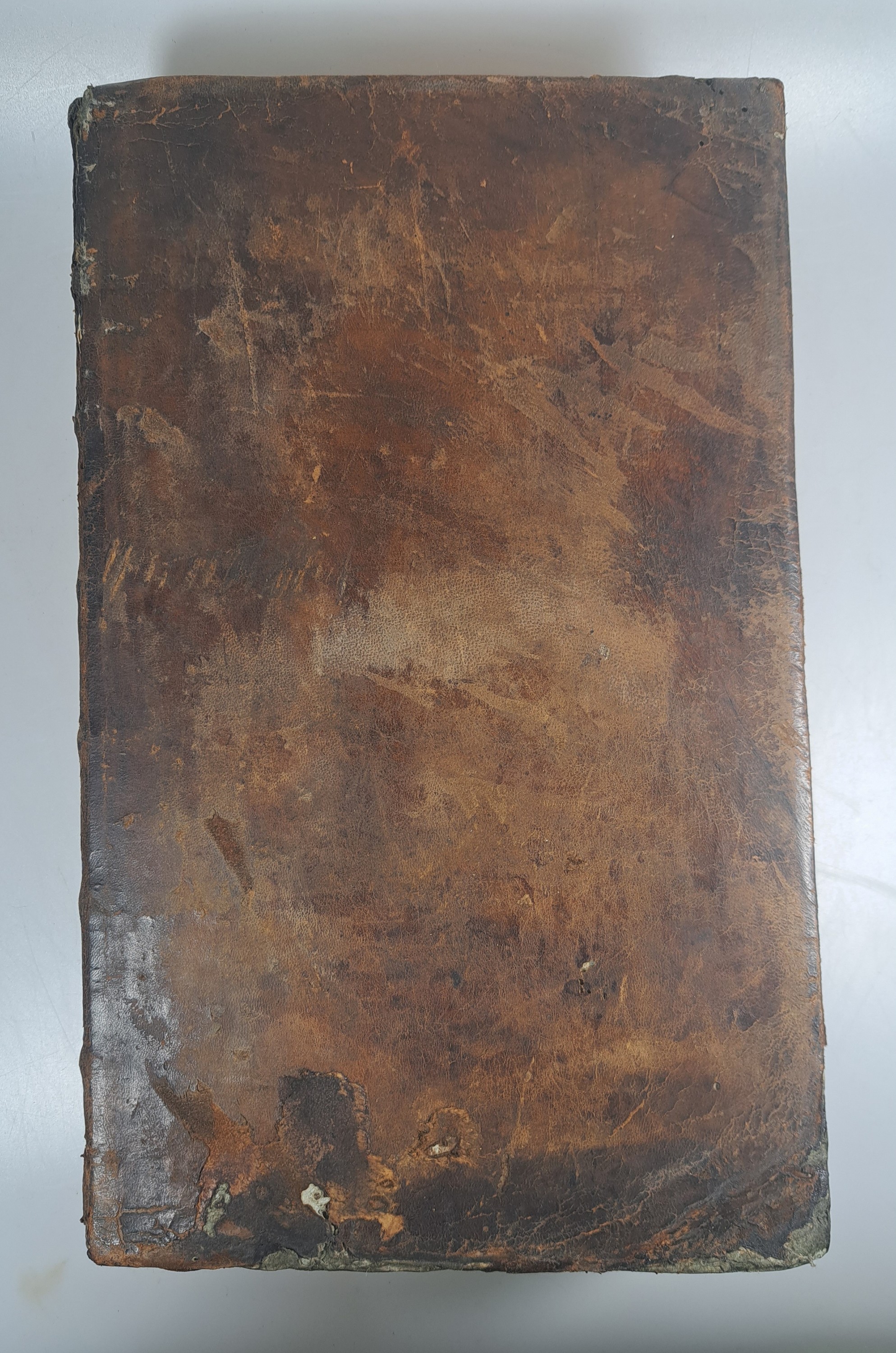 Detail g: Biblia Sacra vulgatae, sog. Cartier-Bibel, Konstanz, Jakob Friedrich Bez 1770, 4 Teile in 2 Bänden, 3. Auflage nach 1750, gr.4°, Ldr. lädiert, ...